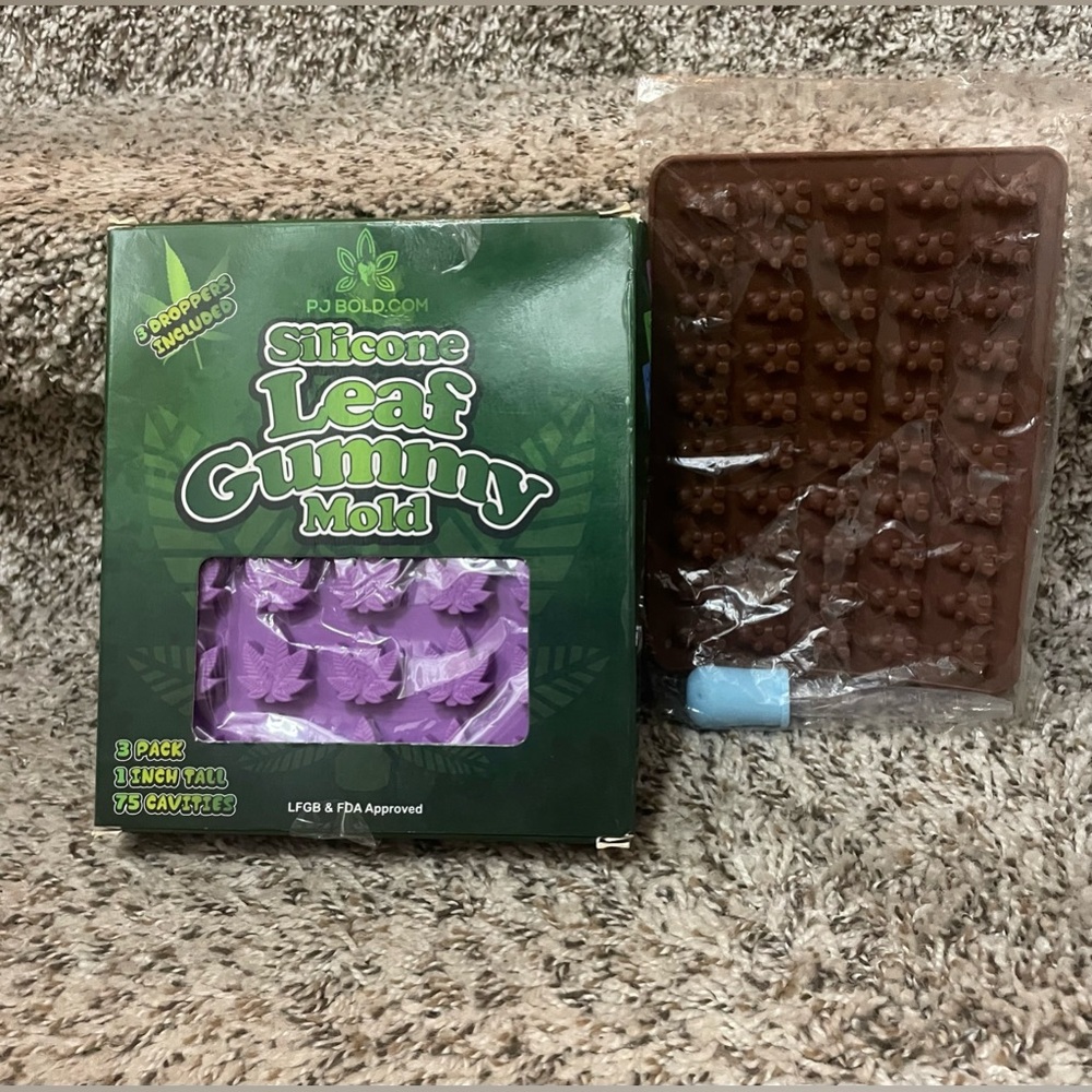 NWT silicone, leaf, gummy, and bears mold.